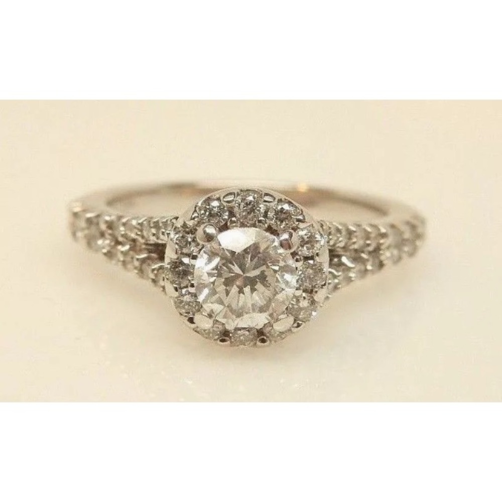 Beautiful 1.10 carat 14k white gold diamond ring